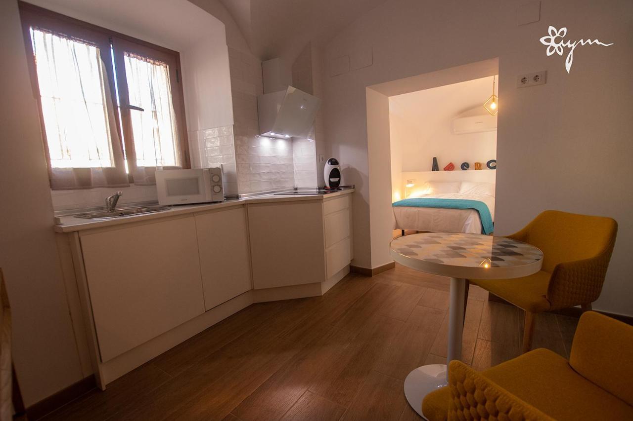 Apartamentos Turisticos Abrilymarzo Caceres Exterior photo